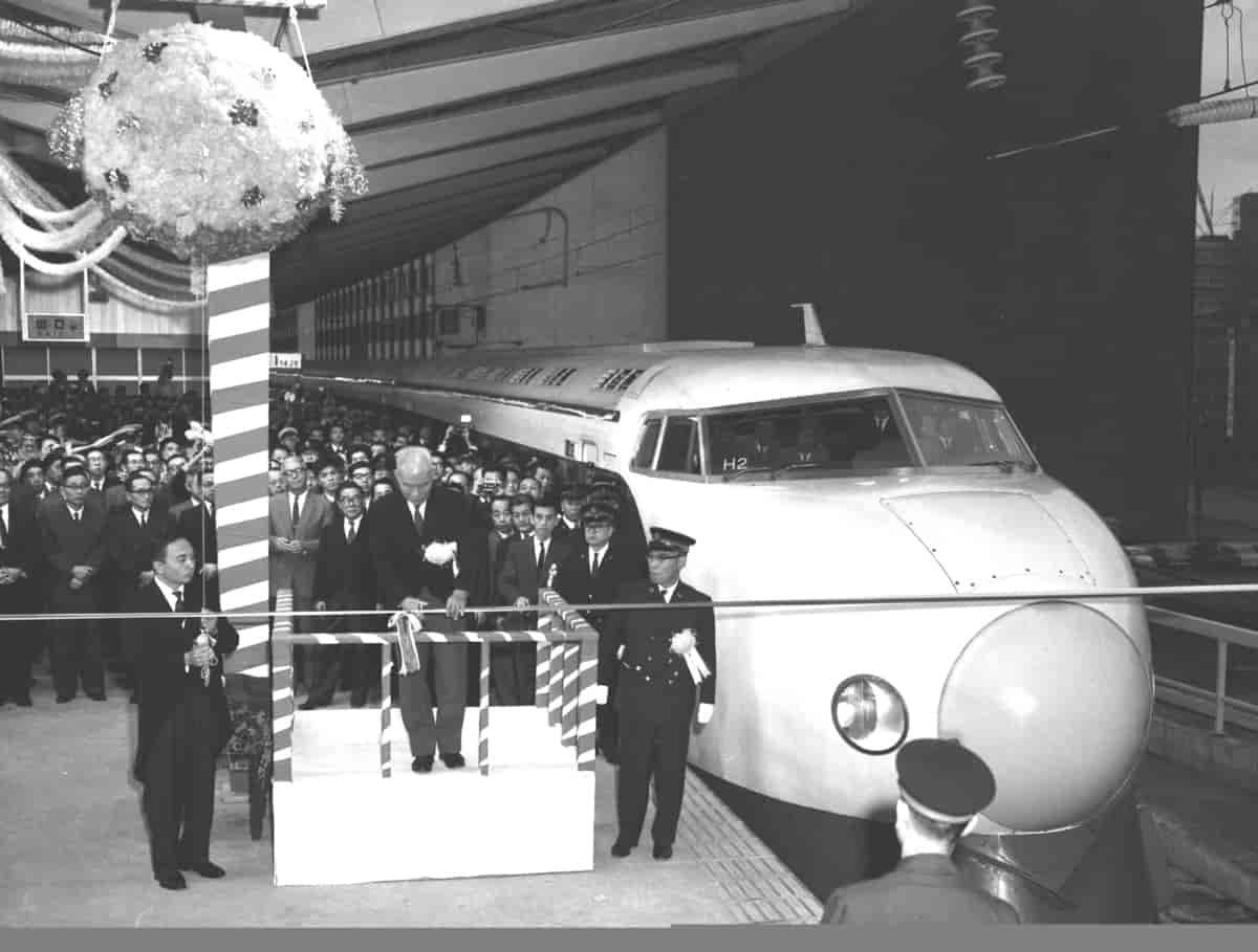 Åbningen af Shinkansen i 1964.