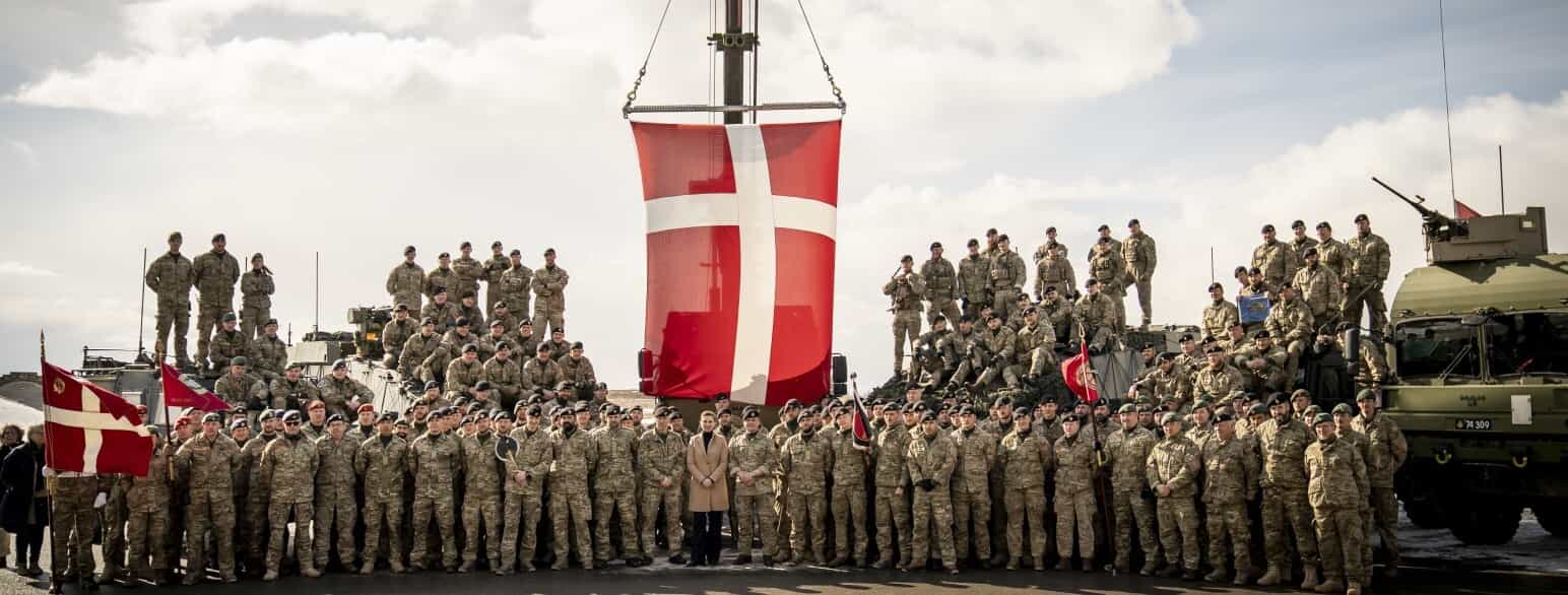 Statsministeren, Mette Frederiksen, og de mere end 200 danske soldater, der var udstationeret på en base i Estland i 2022 2019