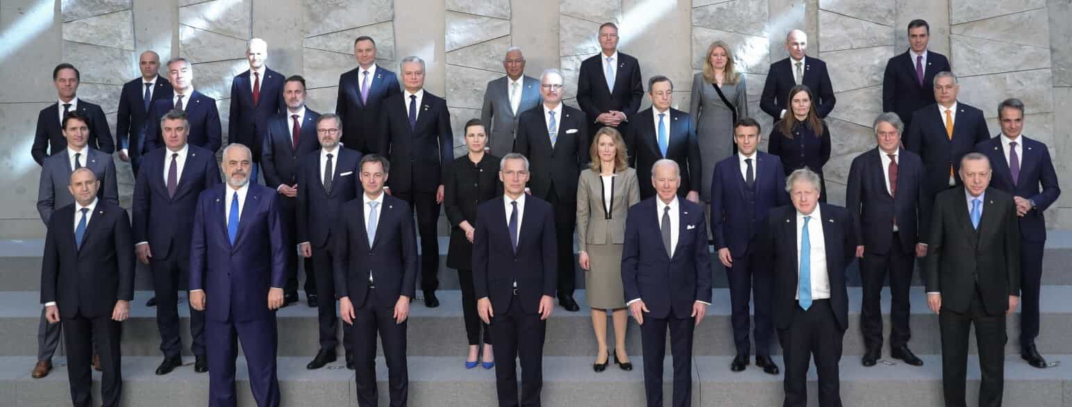 Her poserer NATO-landenes regeringsledere under et ekstraordinært topmøde i Bruxelles i marts 2022