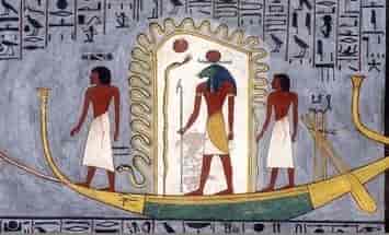 Solguden Re i sin natlige vædderskikkelse på vej gennem underverdenen i solbåden. Fra Ramses I's grav.