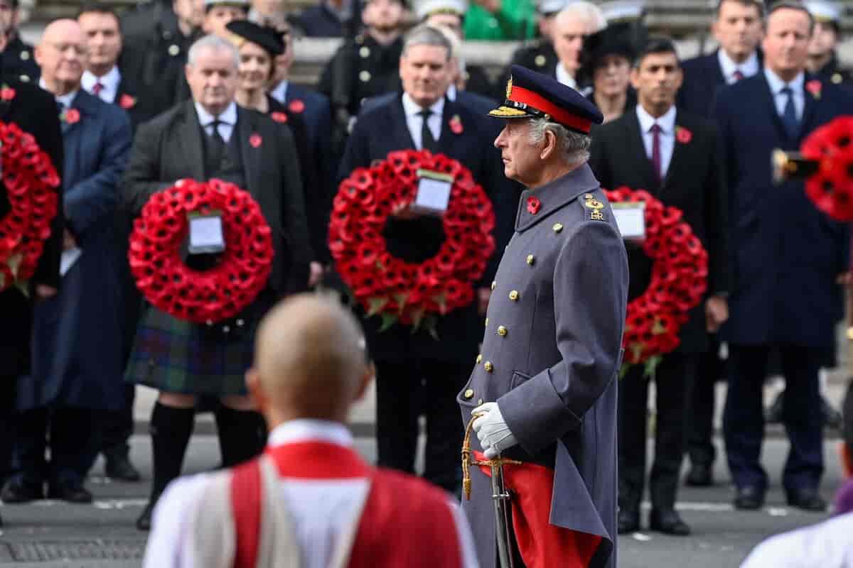 Kong Charles på Remembrance Day 