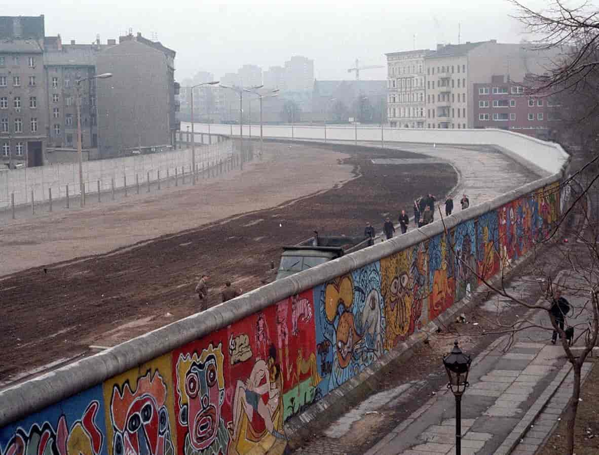 Berlinmuren mellem Øst- og Vestbelin ved Bethaniendamm i Berlin-Kreuzberg. Billedet er fra 1986. 