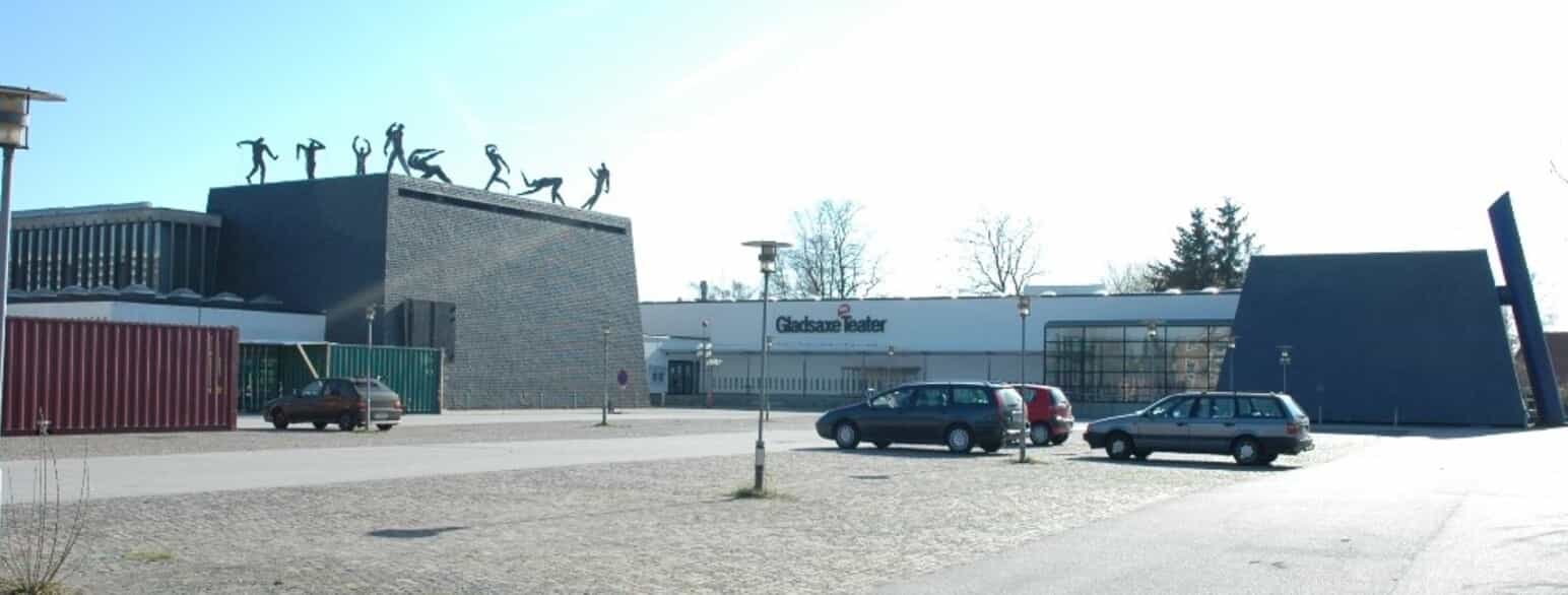 Det lukkede teater genåbnede under navnet Gladsaxe Ny Teater i 2007 men nedlagdes definitivt i 2010.