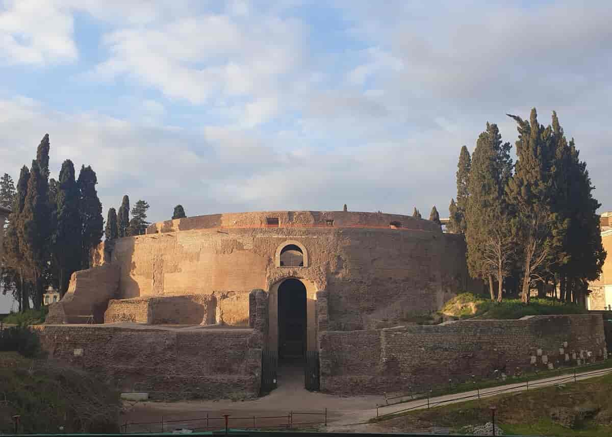 Det nyrestaurerede mausoleum (2019) 