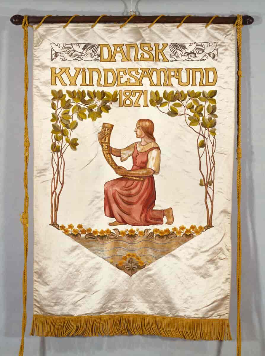 Dansk Kvindesamfunds banner