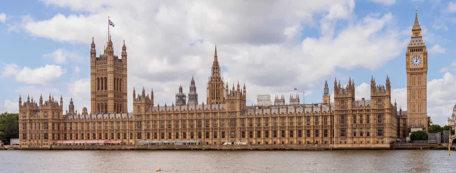 Westminster Palace i London, hvor det britiske parlament har til huse.