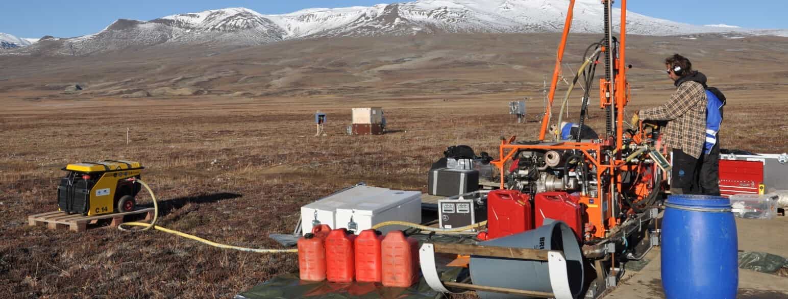 Permafrostboringer ved Zackenberg i Nordøstgrønland er en forudsætning for at karakterisere permafrostens indhold af frosne lag