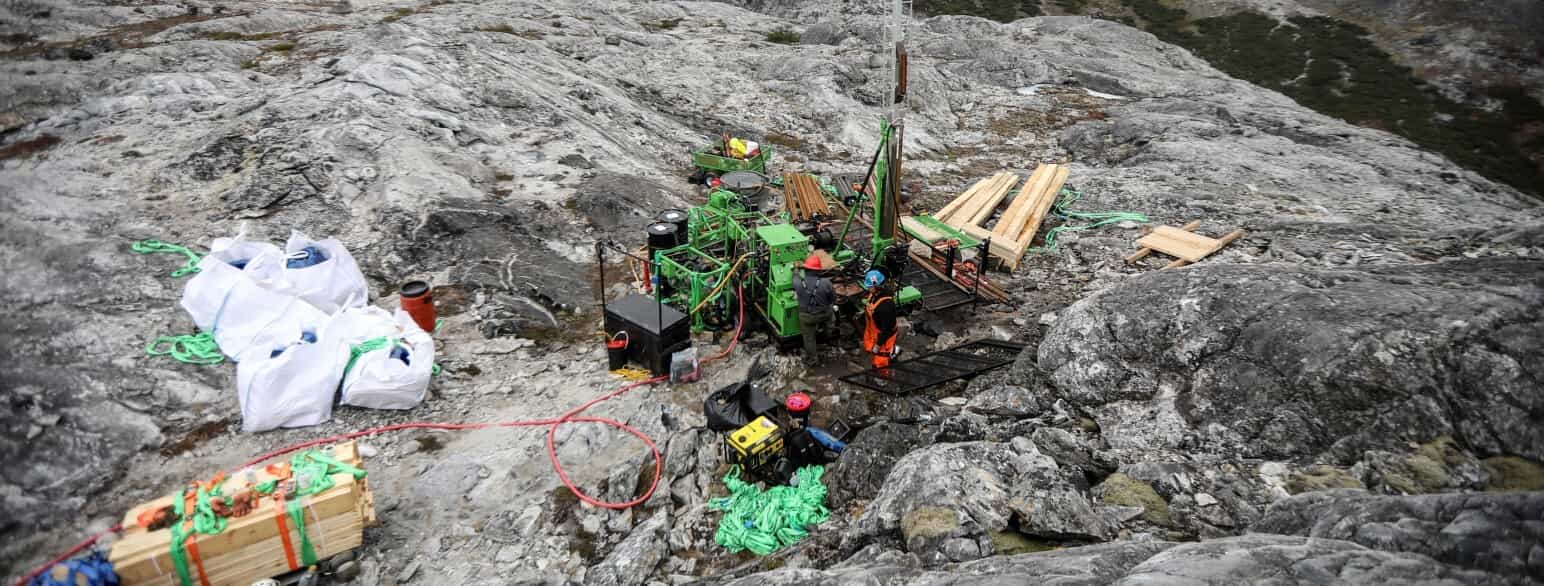 Greenland Anorthosite Mining foretager en prøveboring i fjeldet Qeqertarsuatsiaat (Fiskenæsset)