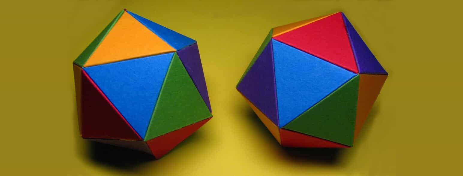 To ikosaedre i farver. Foto 2009.