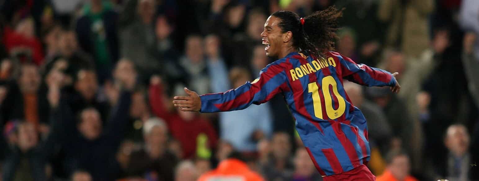 Ronaldinho jubler over et mål for Barcelona i 2006