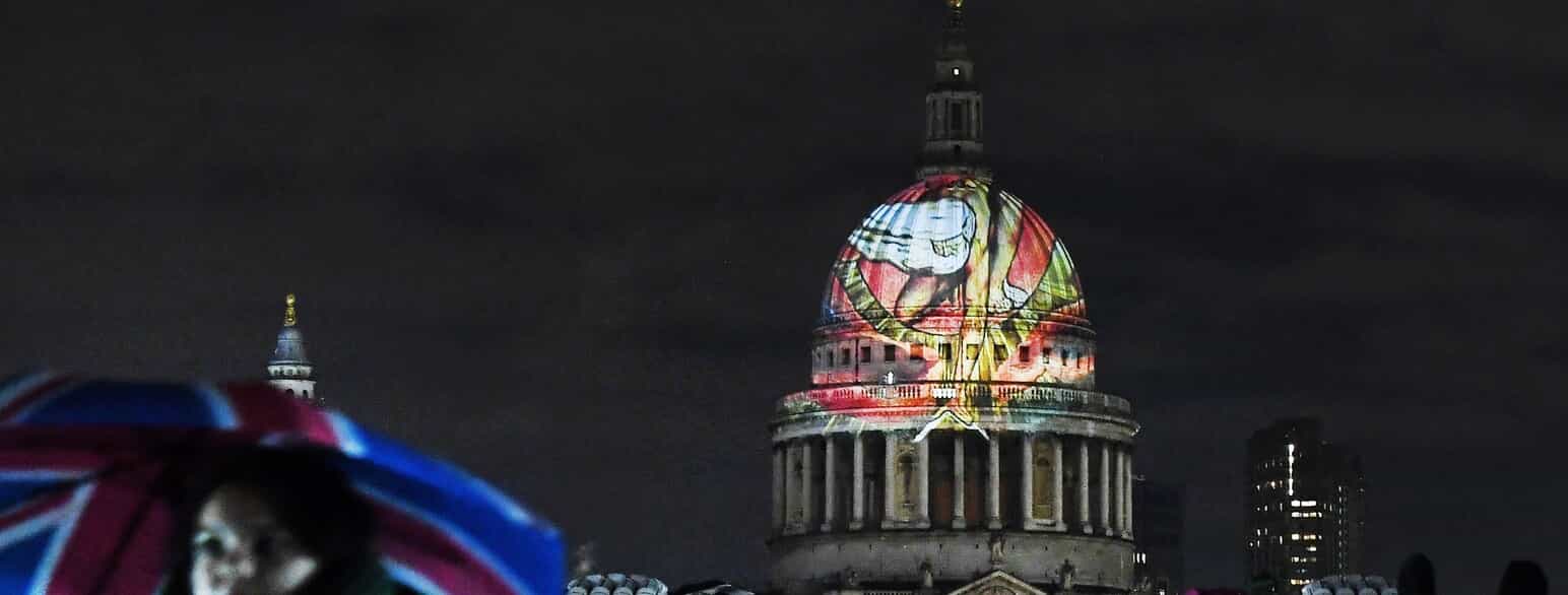 Et af William Blakes berømte billeder blev projekteret op på kuplen af Saint Paul's Cathedral i London ved fejringen i november 2019 af kunstnerens fødselsdag 