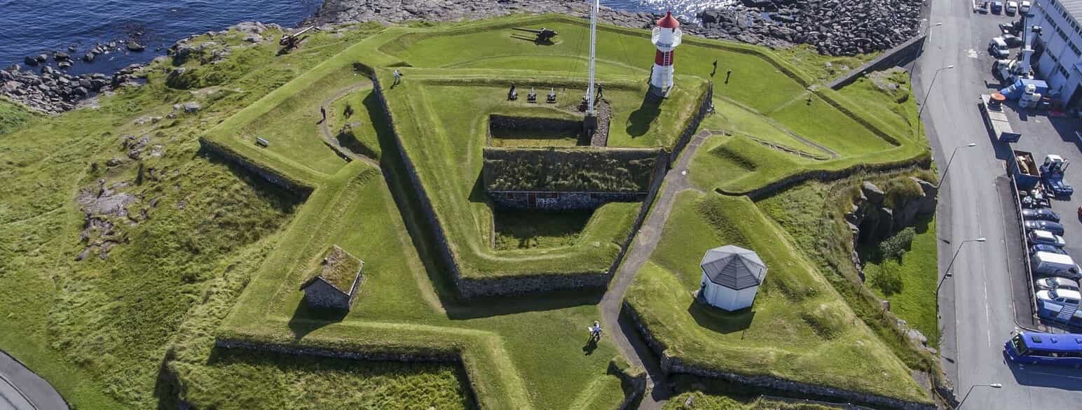 Den første skanse i Tórshavn anlagdes i ca. 1580 af Magnus Heinason.