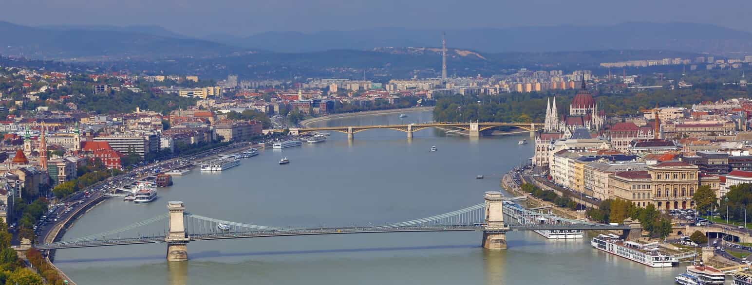 Floden Donau på sin vej gennem Budapest, Ungarn