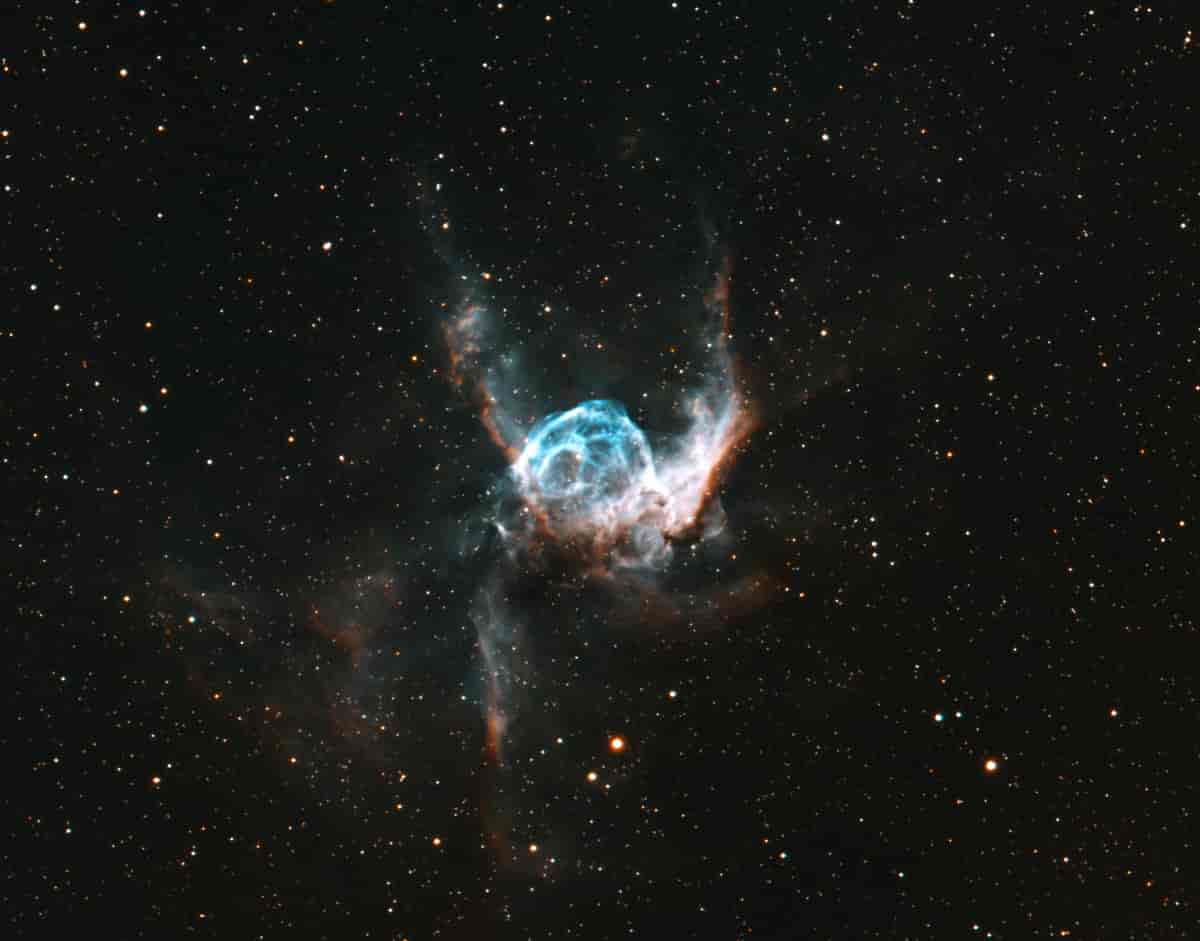 Stof rundt om en Wolf-Rayet stjerne (NGC2359).
