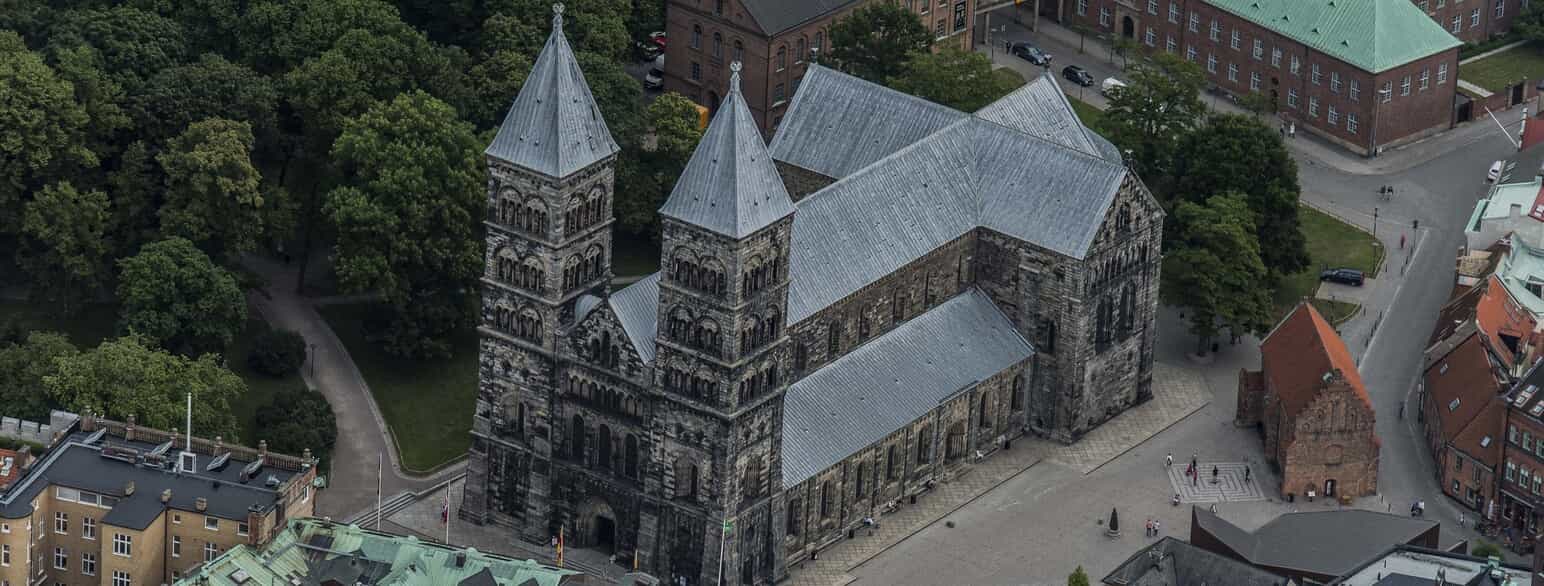 Lunds Domkirke, som ligger centralt i Lund, blev opført i 1000-1100-tallet. Foto: 2014