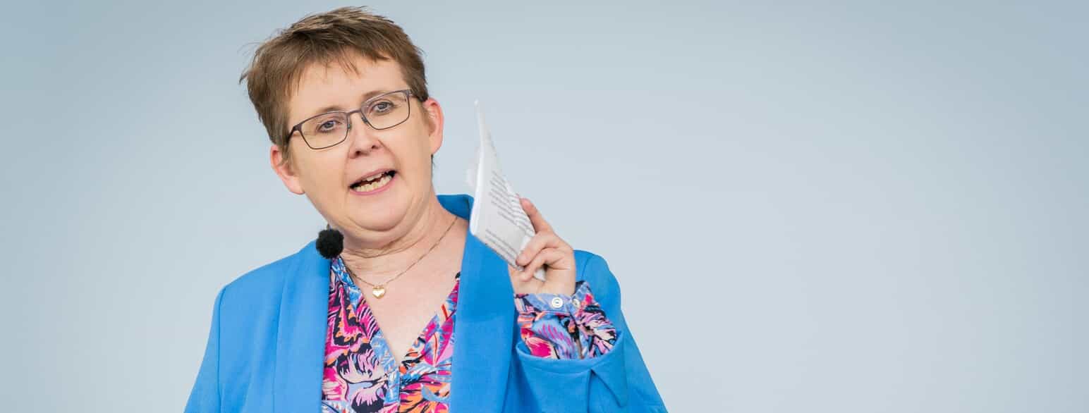 Marianne Karlsmose taler på folkemødet i Allinge den 18. juni 2022