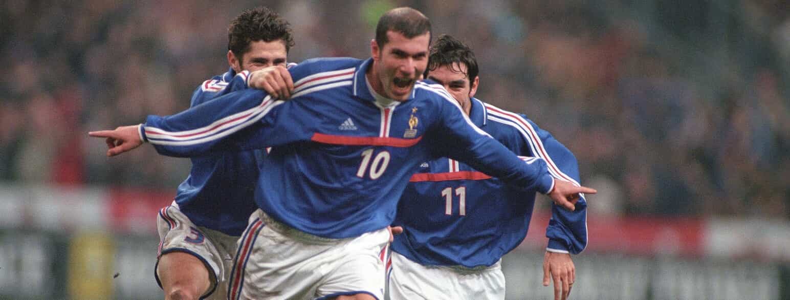 Zinedine Zidane jubler efter at have scoret i VM-finalen 1998