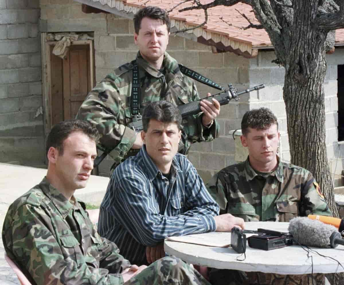 Hashim Thaçi under Kosovokrigen i 1999.
