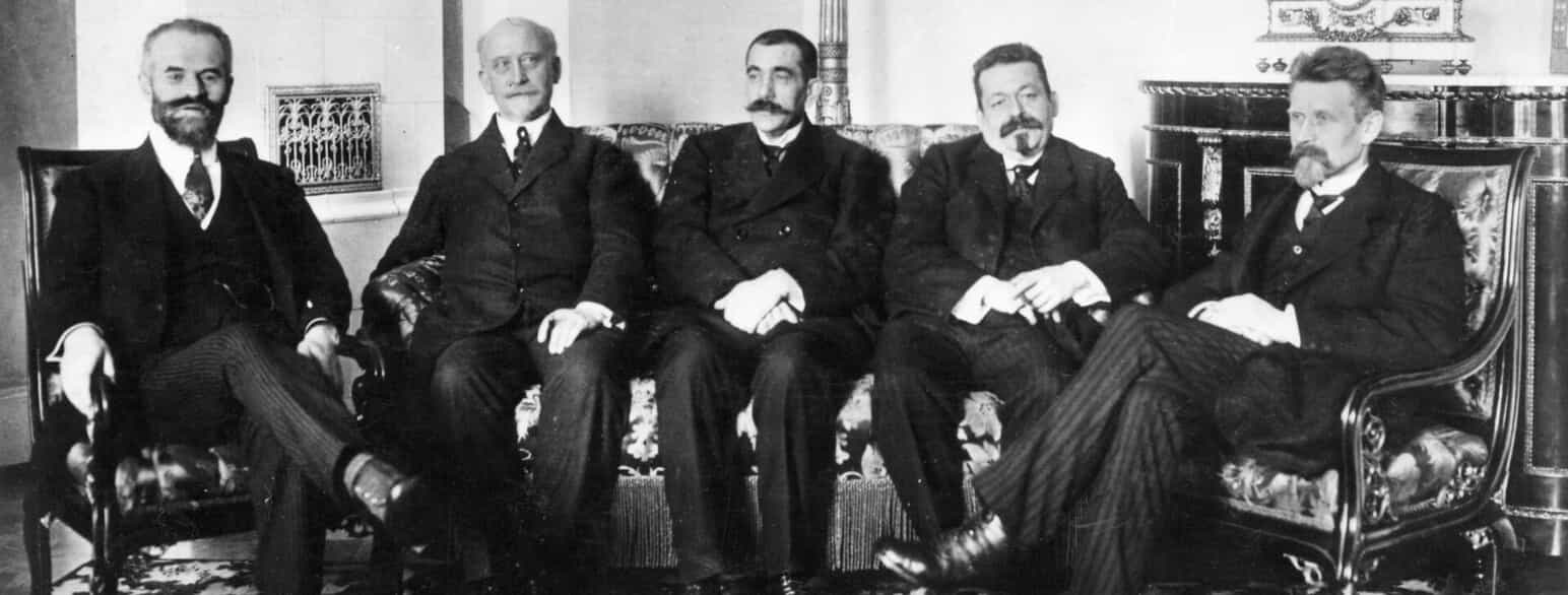 SPD-medlemmer af Nationalforsamlingen i Weimar, den 6. februar 1919: Otto Landsberg, Phillip Sheidemann, Gustav Noske, Friedrich Ebert og Rudolf Wissel.