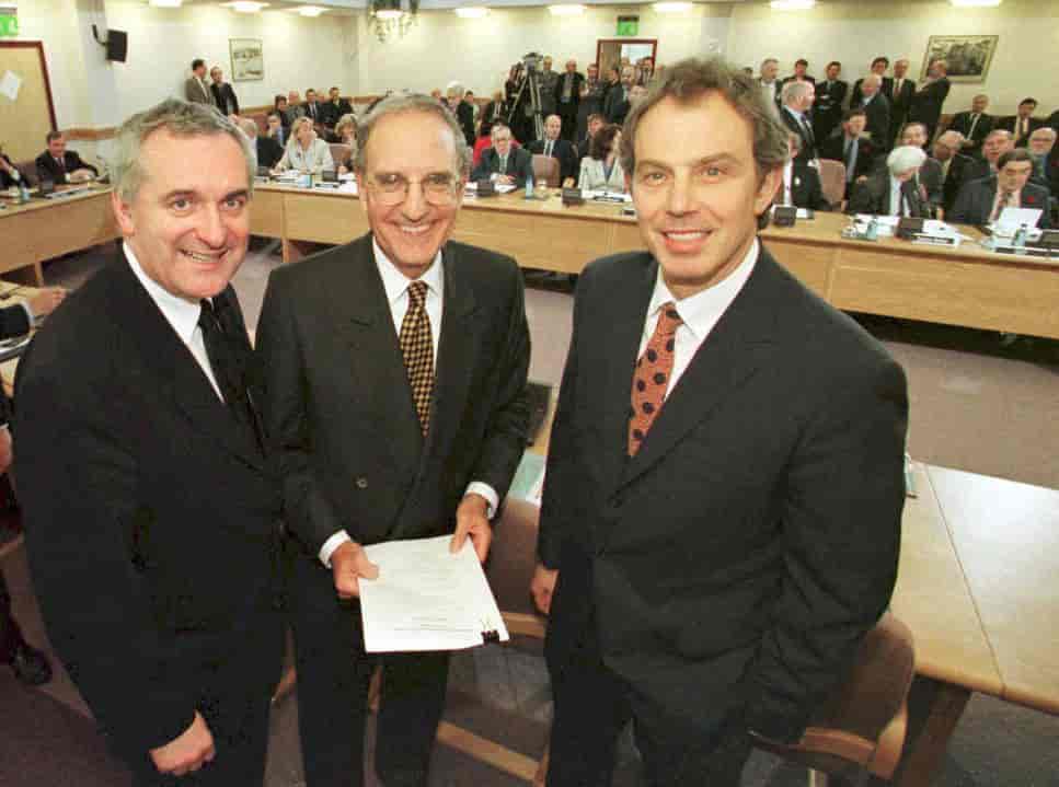 Underskrivelsen af Langfredagsaftalen i 1998