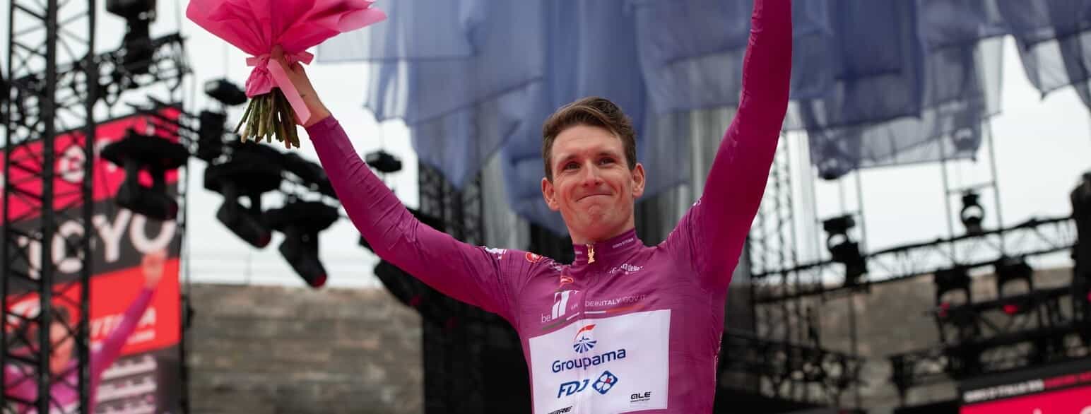 Arnaud Démare med den lilla pointtrøje 'maglia ciclamino' i Giro d'Italia 2022.