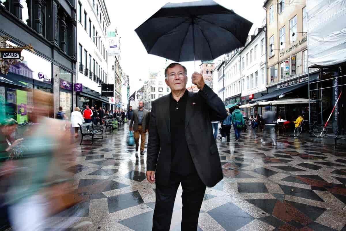 Jan Gehl med paraply