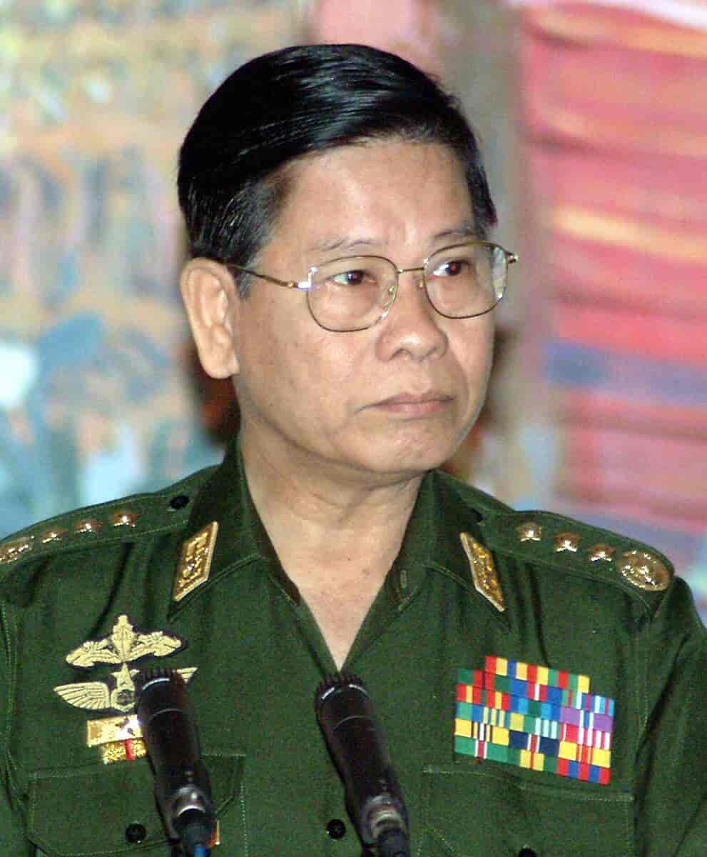 Khin Nyunt i 2003.
