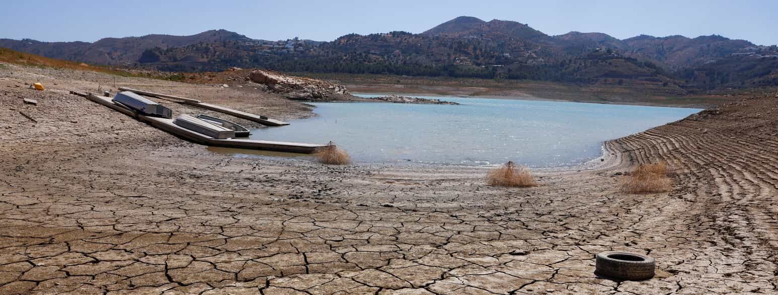 Voldsom tørke i 2022 betød, at vandreservoiret La Vinuela nær Malaga i Spanien tørrede ud