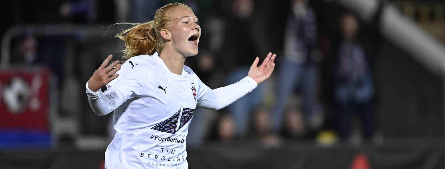 Sofie Bredgaard jubler over en scoring for FC Rosengård den 14. oktober 2022