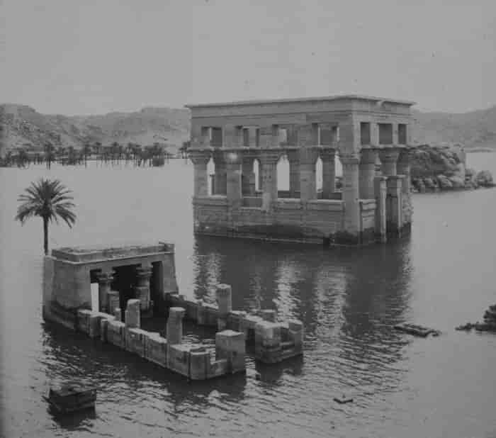 Billede fra ca. 1905-1910 der viser en niloversvømmelse nær templet i Philae