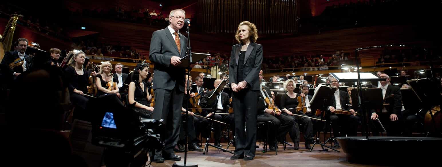 Kaija Saariaho modtager Léonie Sonnings Musikpris ved en koncert med DR SymfoniOrkestret den 5. maj 2011