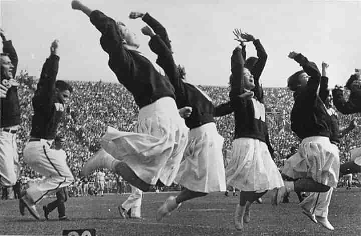 Cheerleaders, 1948