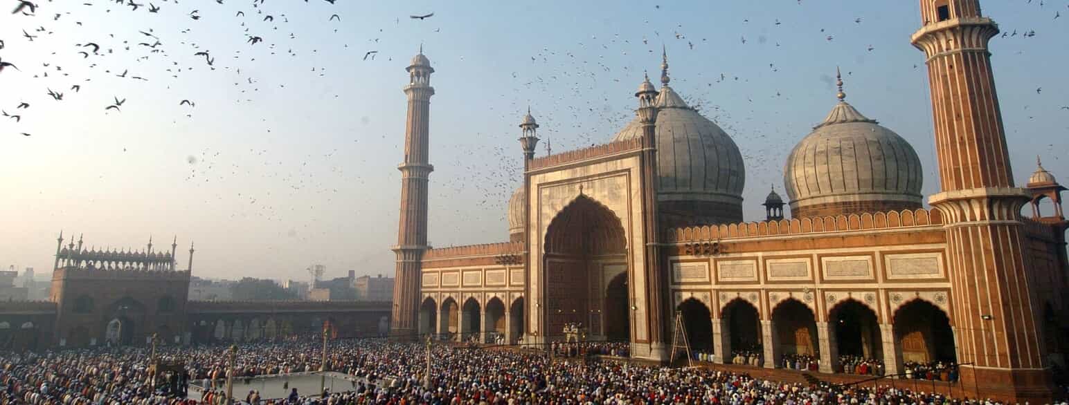 Eid al-adha fejres foran Jama Masjod moskeen i New Delhi i 2006