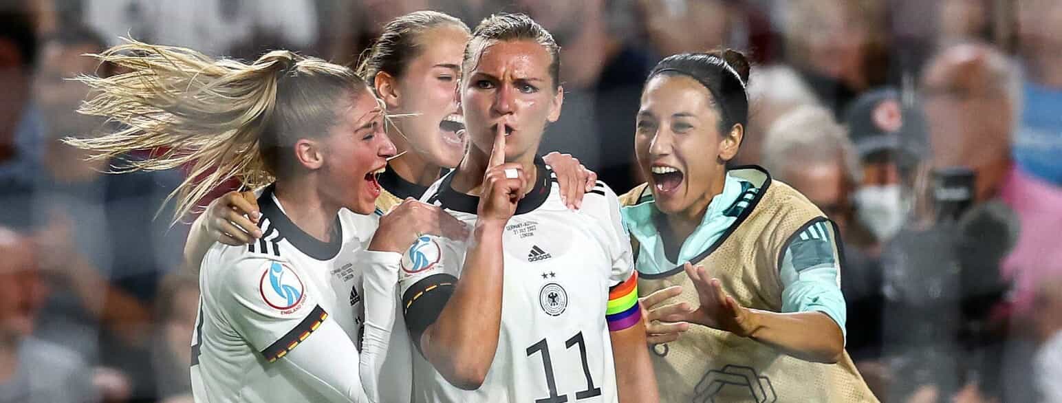 Tysklands Alexandra Popp og Englands Beth Mead blev topscorere ved EM i 2022 med seks mål hver. Her ses Alex Popp efter sin anden scoring
