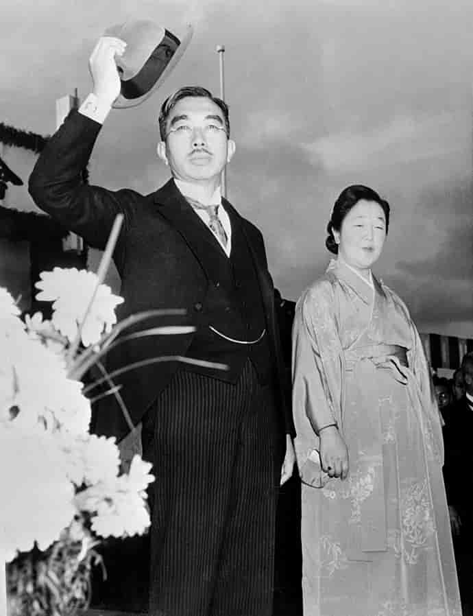 Kejser Hirohito og kejserinde Nagako i 1946