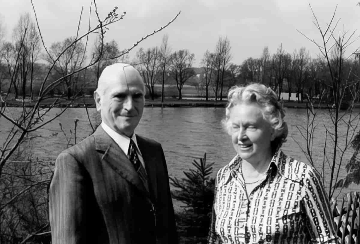 Werner og Hilde Best ved deres hjem i Mülheim i 1970'erne.