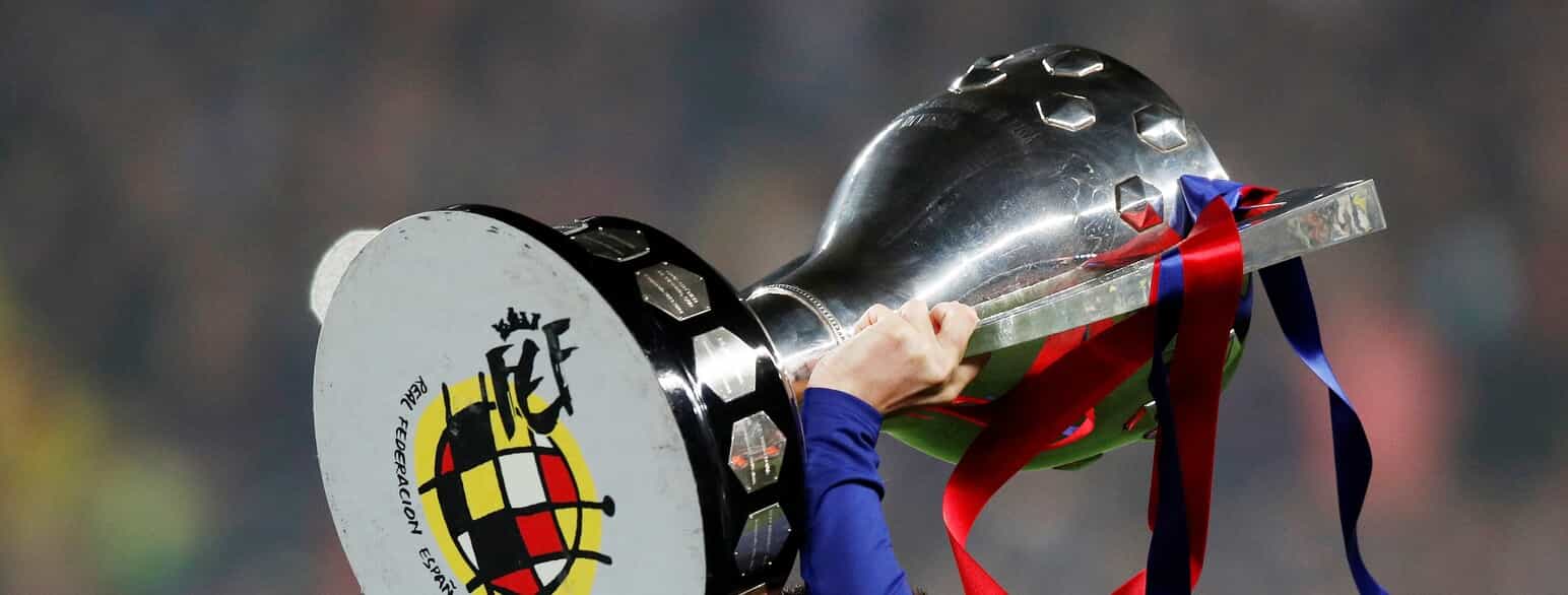 Den bedste spanske fodboldrække, La Liga, rummer i alt 20 hold, der hver sæson kæmper om at vinde det spanske mesterskab. Foto af La Liga-trofæet fra 2019