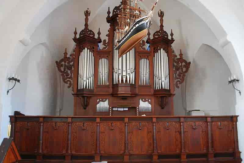 Pulpitur og orgel i Rinkenæs Korskirke