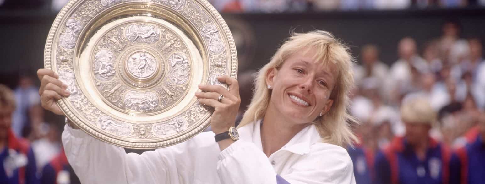 Martina Navratilova vandt 18 grand slam-turneringer i single igennem sin karriere. Her ses hun efter sejren i Wimbledon i 1990.