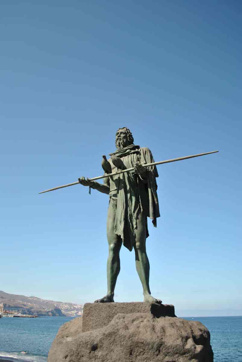 Statue af guanche, de oprindelige beboere på De Kanariske Øer