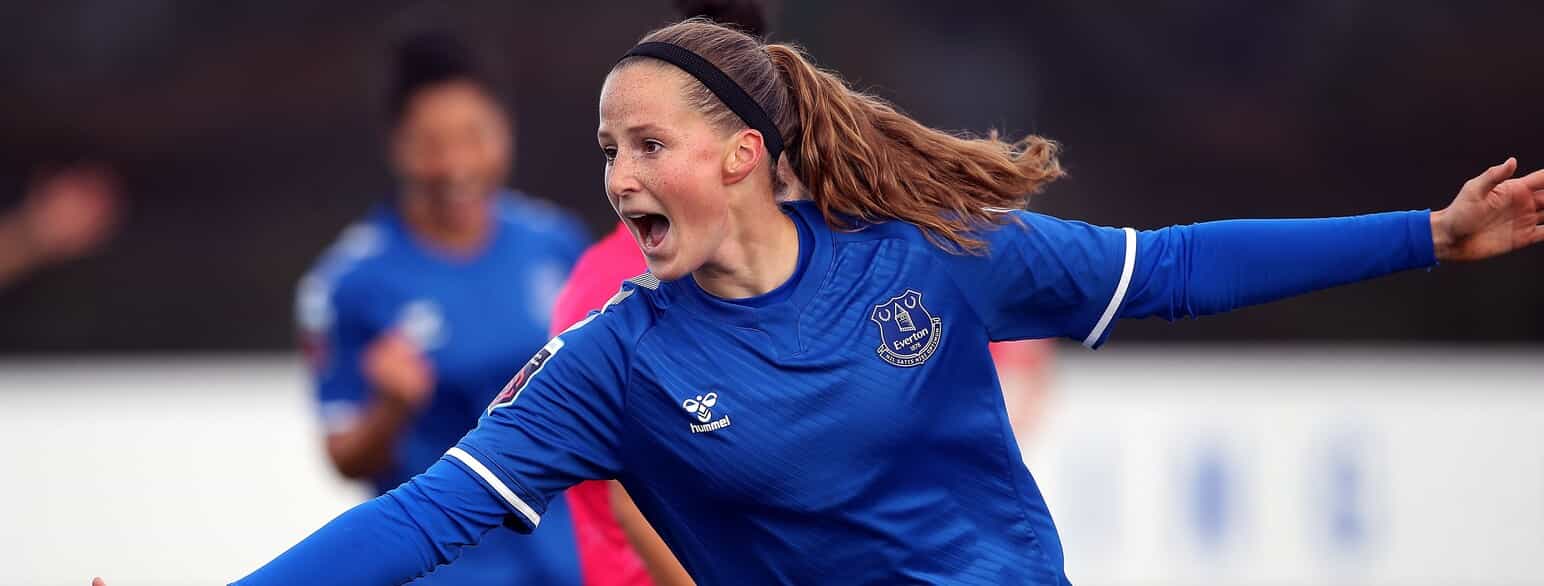 Nicoline Sørensen jubler over en scoring for Everton den 11. oktober 2020