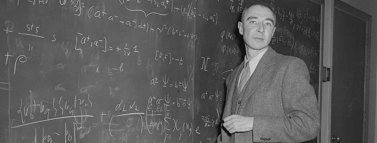 J. Robert Oppenheimer fotograferet i 1947