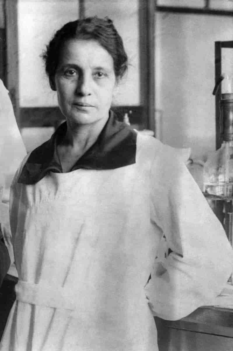Lise Meitner, 1927