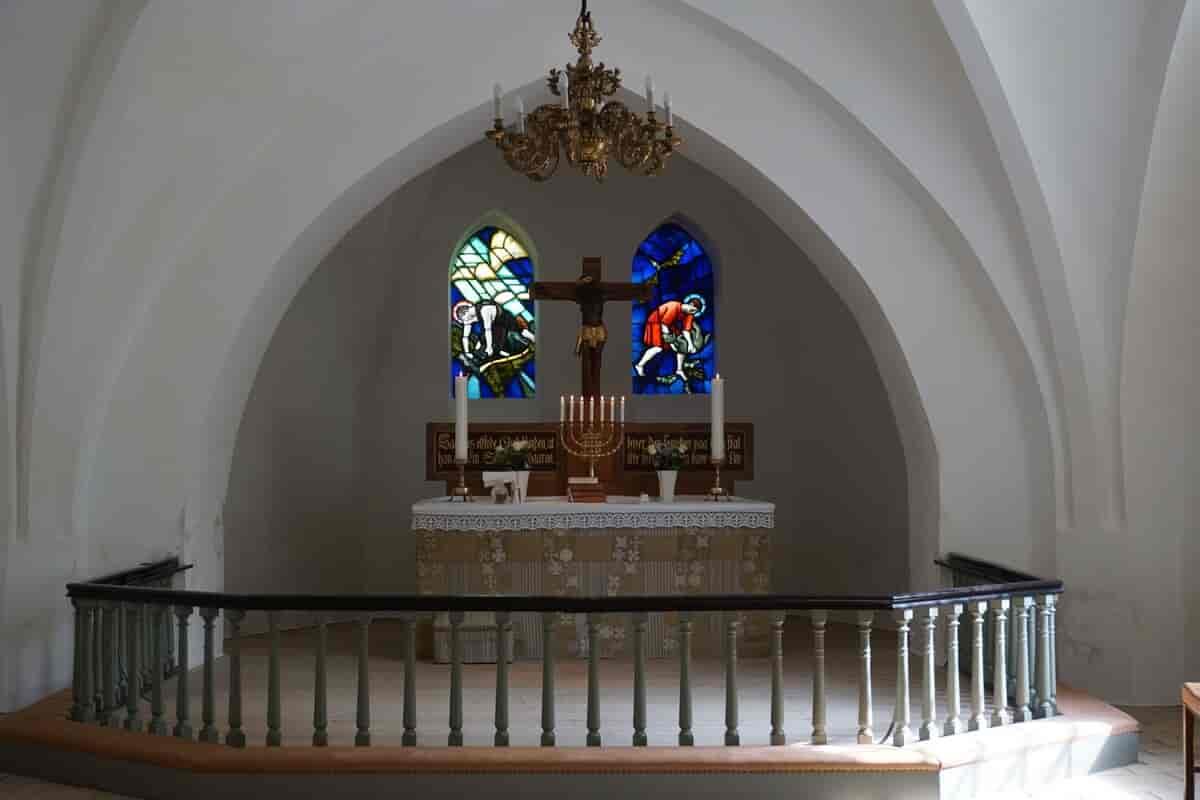 Alter og glasmalerier i Sokkemarke Kirke
