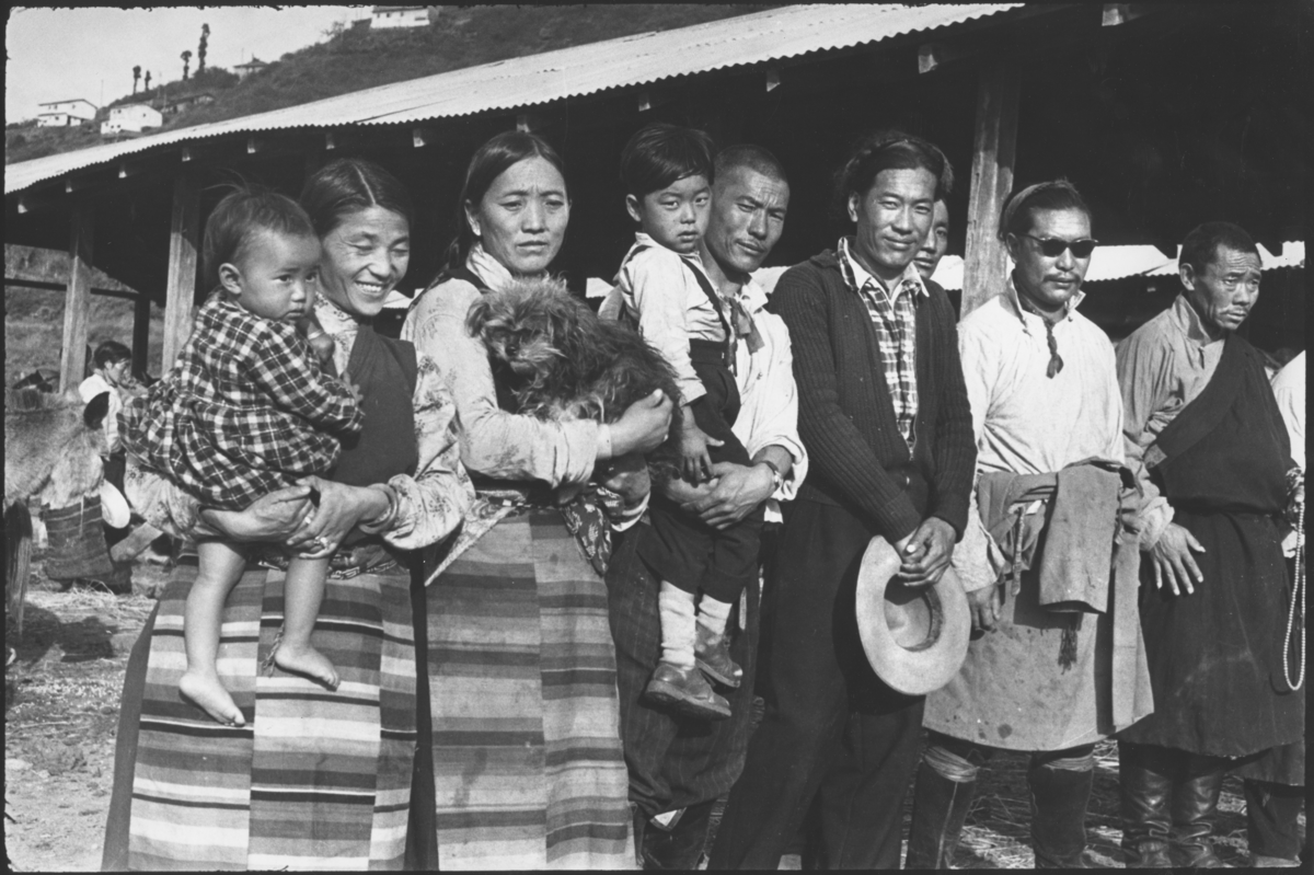 Tibetansk polygam familie i 1956.