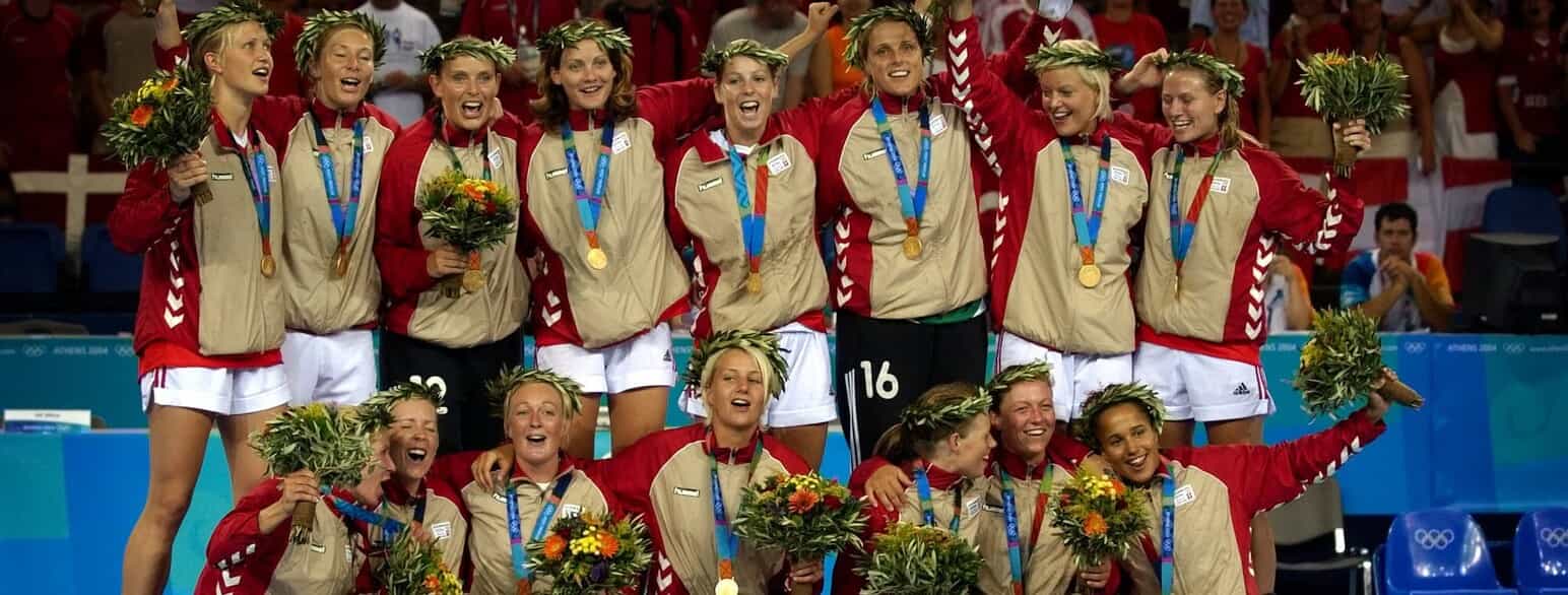 Det danske kvindelandshold i håndbold vandt guld for tredje gang ved OL i Athen i 2004, da holdet vandt finalen over Sydkorea. En kamp, der måtte afgøres ved straffekast