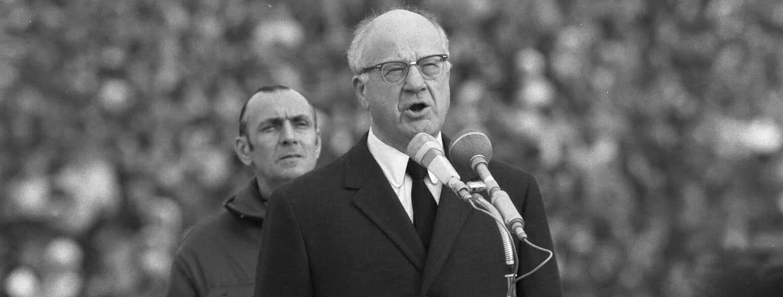Avery Brundage taler ved åbningen af De Olympiske Vinterlege i Grenoble i 1968