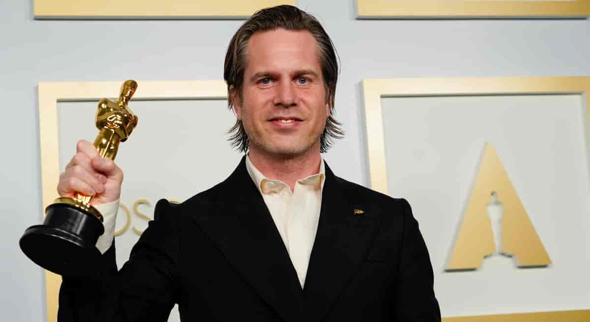 Mikkel E.G. Nielsen med Oscar-statuette