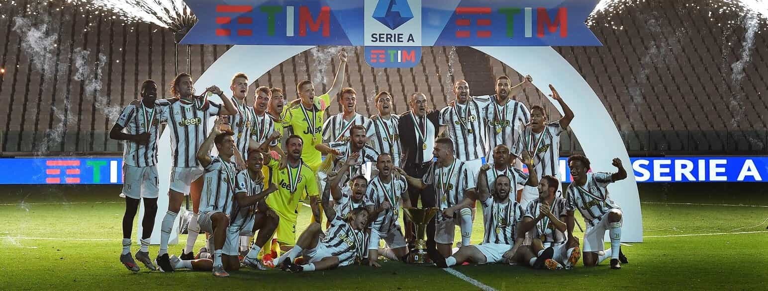 Juventus FC er med 36 mesterskaber det mest vindende hold i Serie A. Her ses holdet efter sejren i 2020