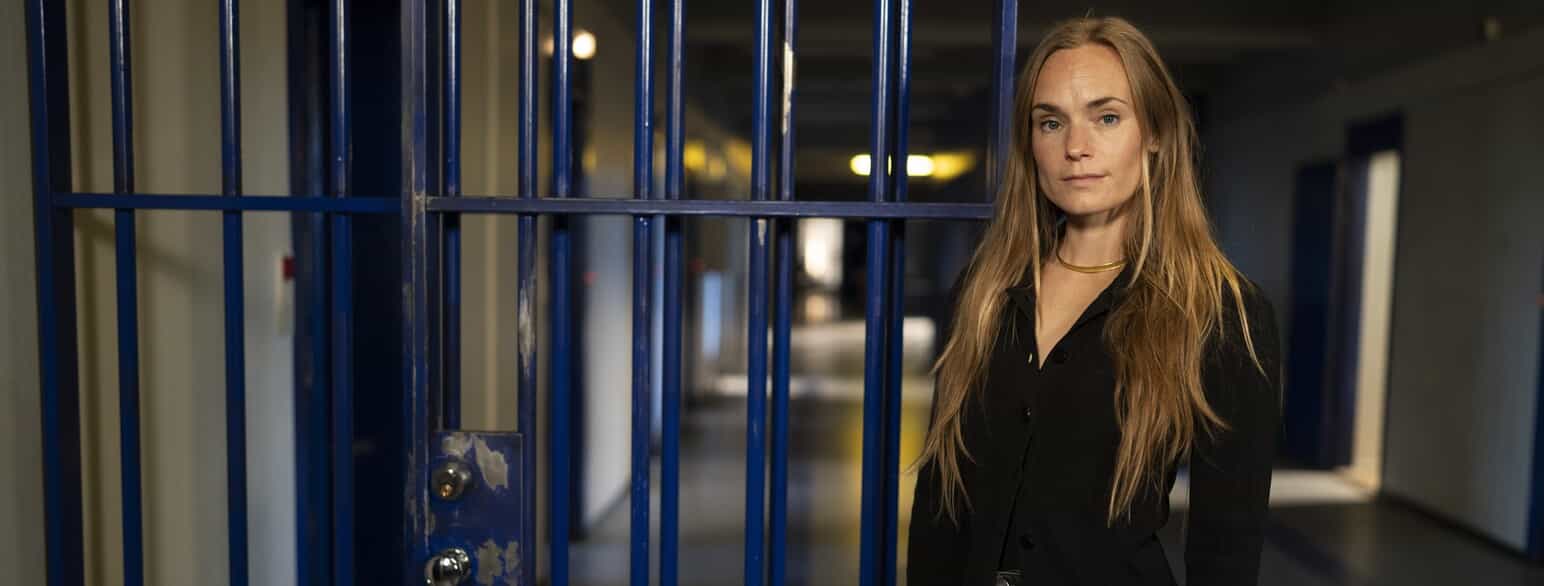 Laura Christensen fotograferet i Vridsløse Statsfængsel i forbindelse med pressemøde for tv-serien "Huset", 2023